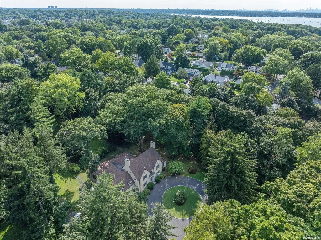 4 Harbor Acres Road Sands Point NY 11050