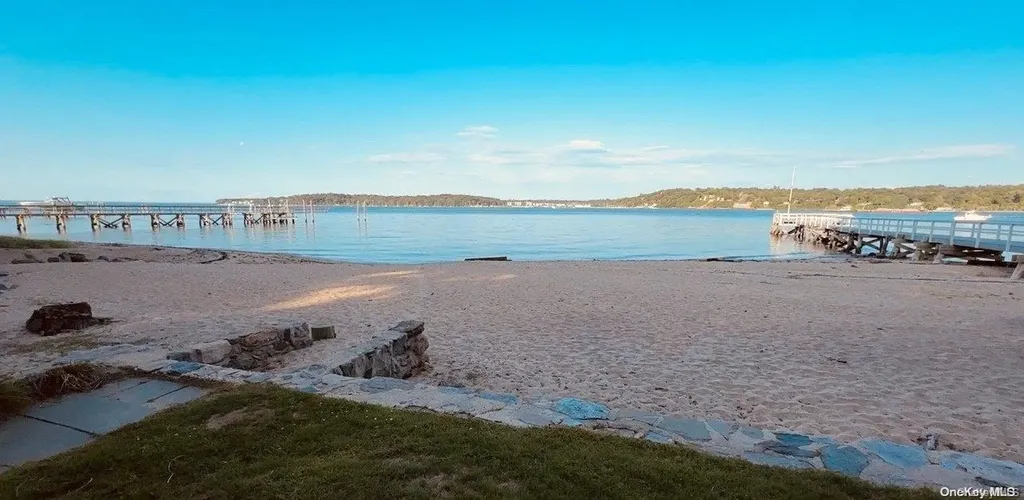4 Harbor Acres Road Sands Point NY 11050