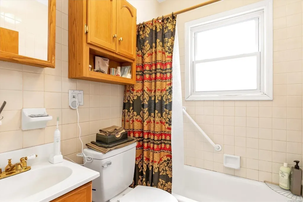 455 Rockaway Parkway Valley Stream NY 11580