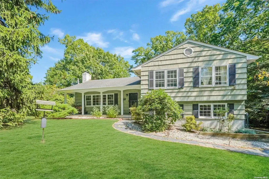 137 Quaker Path Setauket NY 11733