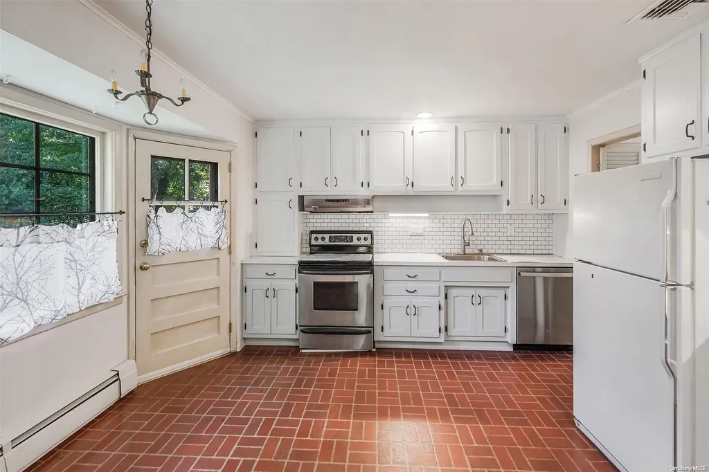 137 Quaker Path Setauket NY 11733