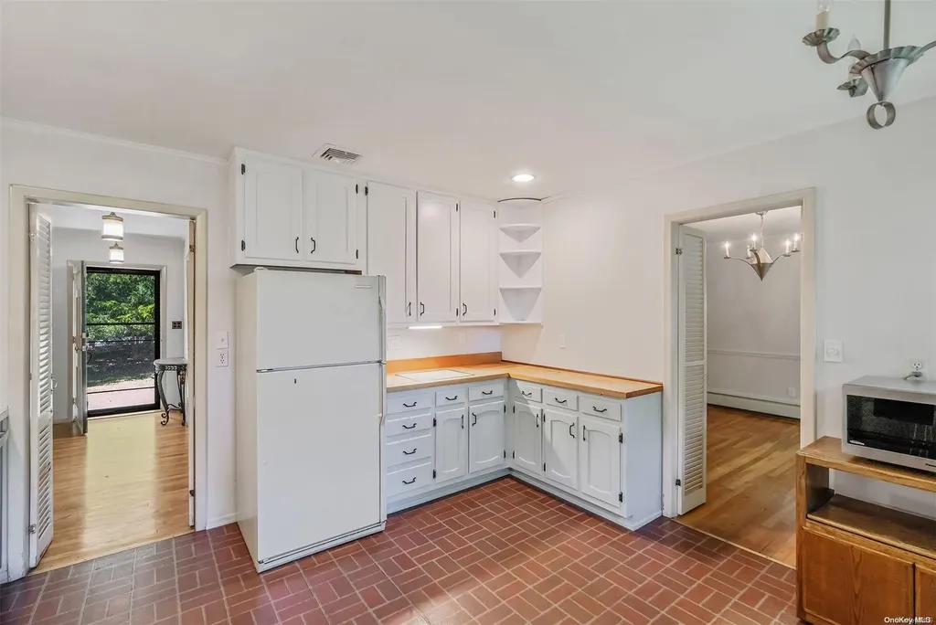 137 Quaker Path Setauket NY 11733