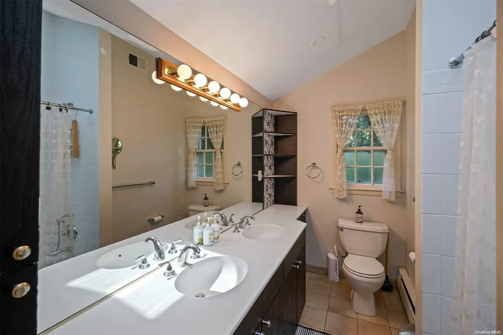 137 Quaker Path Setauket NY 11733