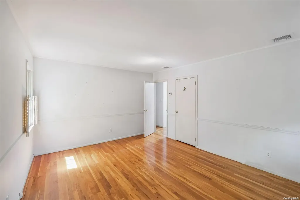 137 Quaker Path Setauket NY 11733