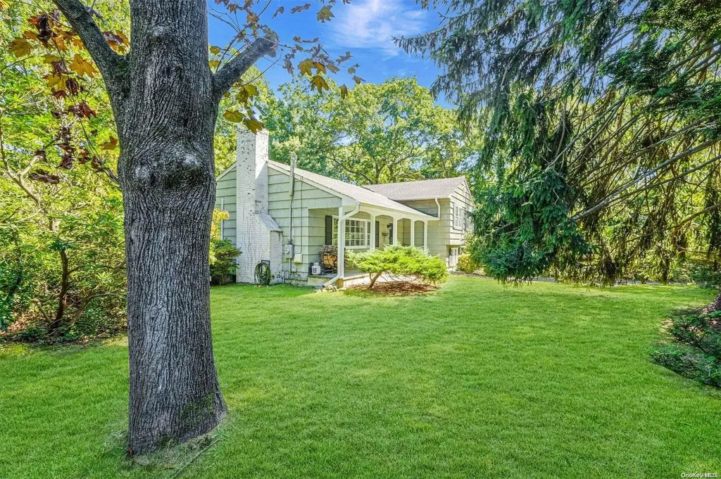 137 Quaker Path Setauket NY 11733