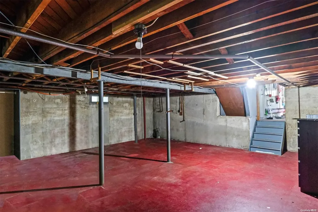 137 Quaker Path Setauket NY 11733