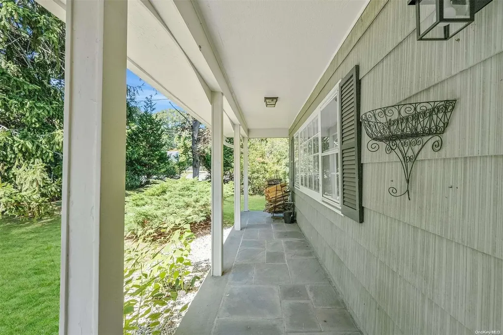 137 Quaker Path Setauket NY 11733