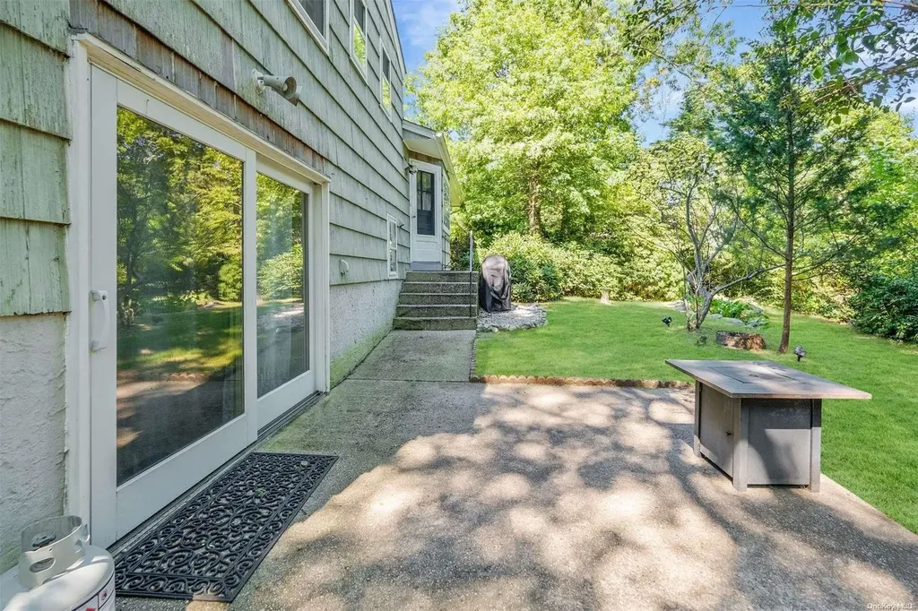 137 Quaker Path Setauket NY 11733