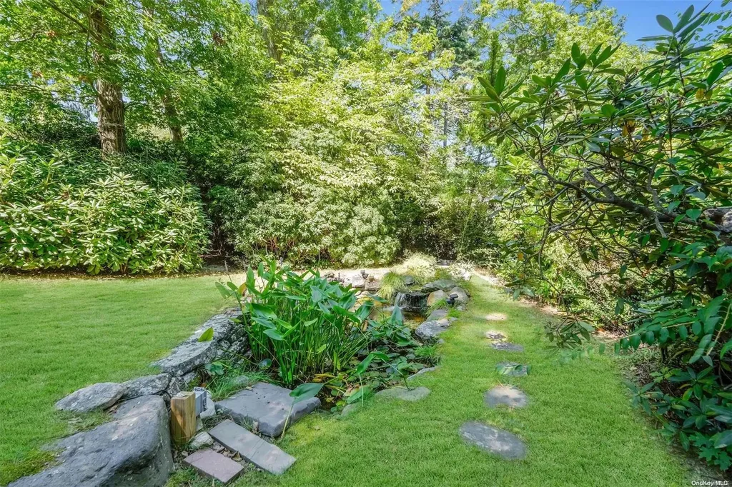 137 Quaker Path Setauket NY 11733