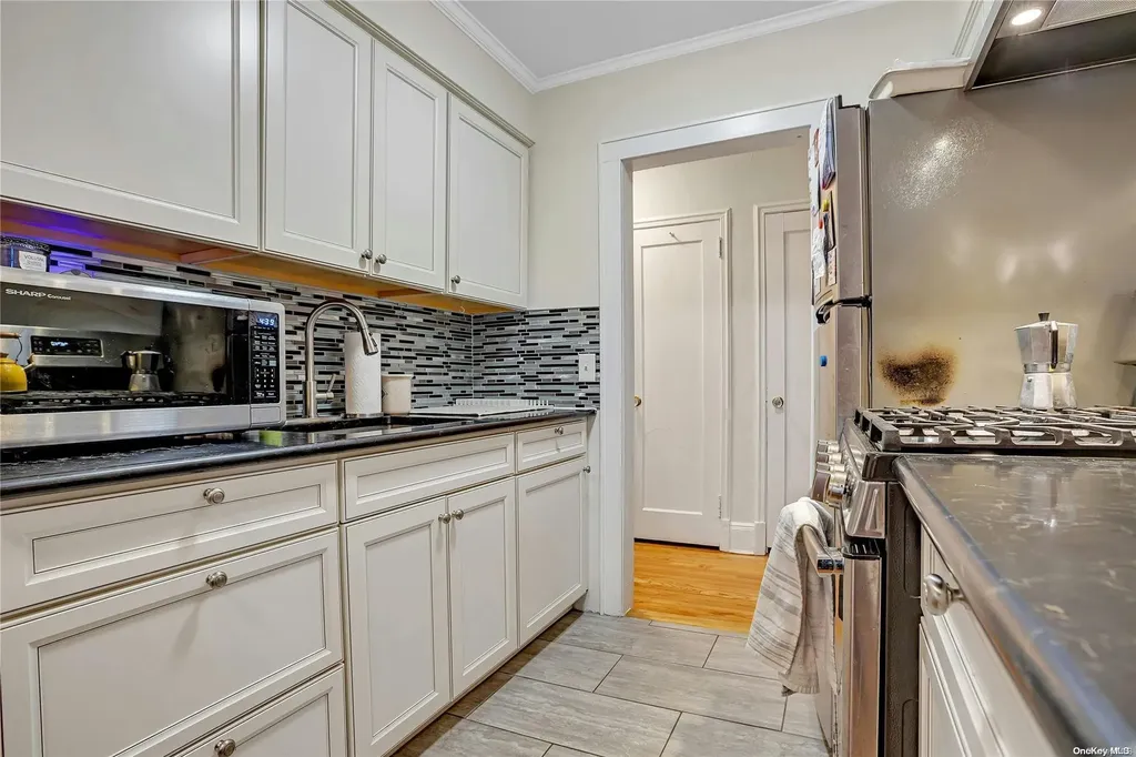 242-16 Pine Street Douglaston NY 11363
