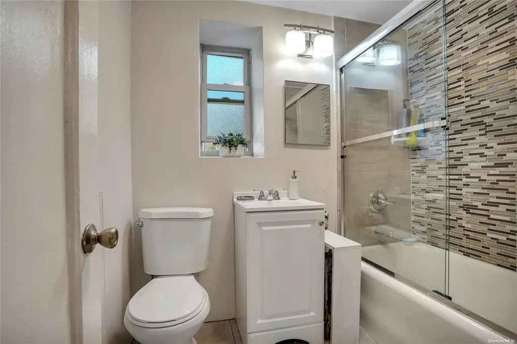 242-16 Pine Street Douglaston NY 11363