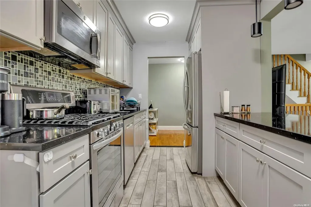 242-16 Pine Street Douglaston NY 11363