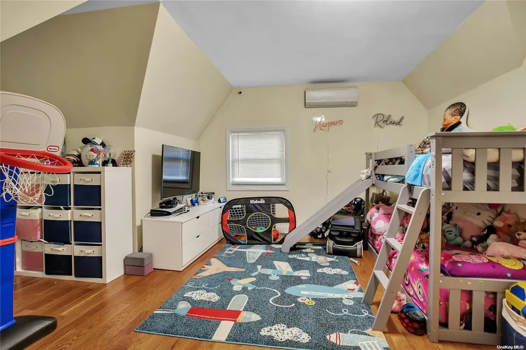 242-16 Pine Street Douglaston NY 11363
