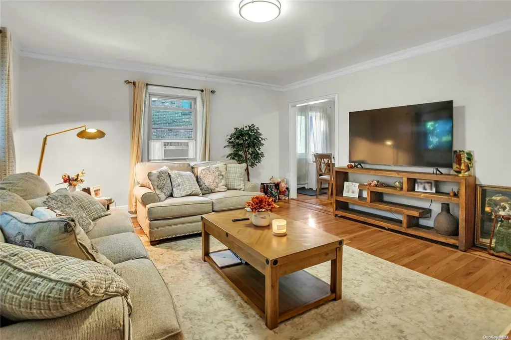 242-16 Pine Street Douglaston NY 11363