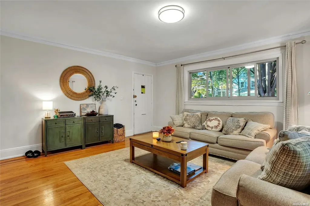 242-16 Pine Street Douglaston NY 11363