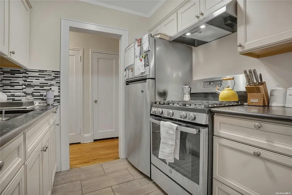 242-16 Pine Street Douglaston NY 11363