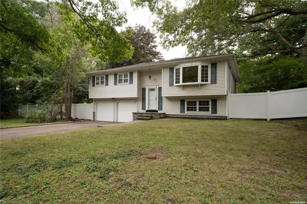 320 Hewlett Avenue East Patchogue NY 11772