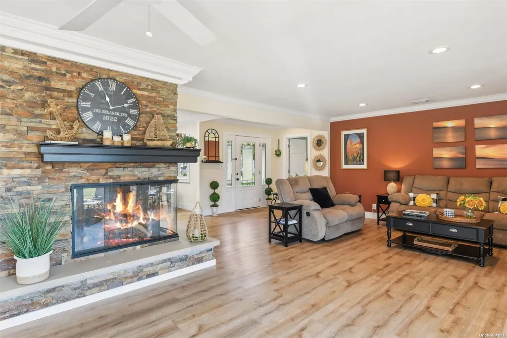 56 Twin River Drive Oakdale NY 11769