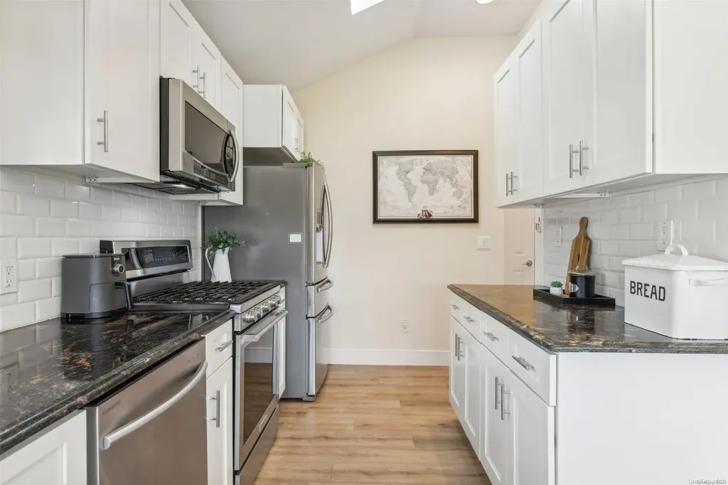 56 Twin River Drive Oakdale NY 11769