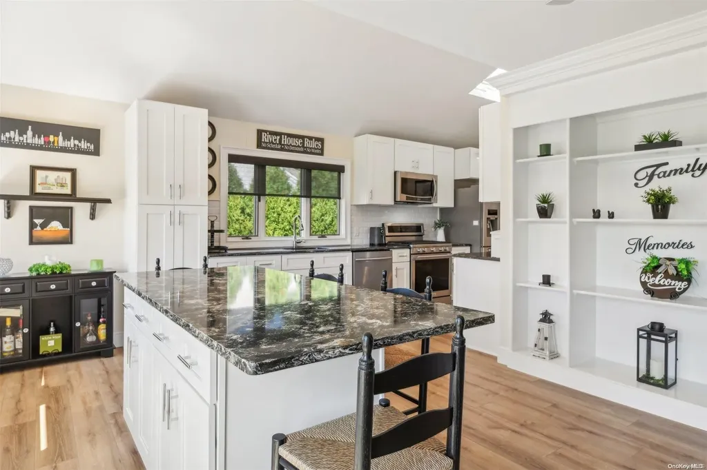 56 Twin River Drive Oakdale NY 11769