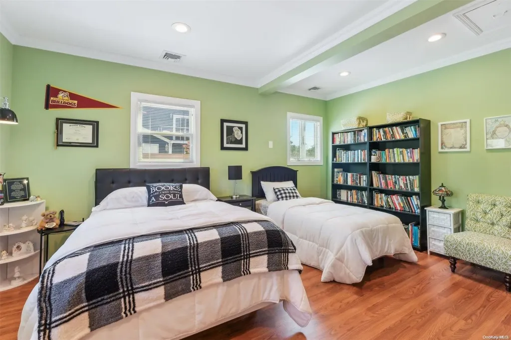 56 Twin River Drive Oakdale NY 11769