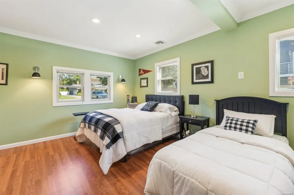 56 Twin River Drive Oakdale NY 11769
