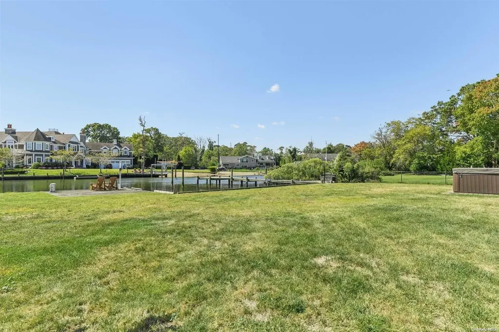 56 Twin River Drive Oakdale NY 11769