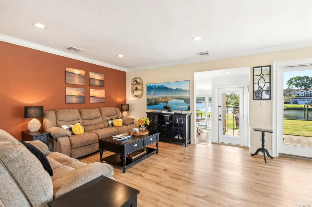 56 Twin River Drive Oakdale NY 11769