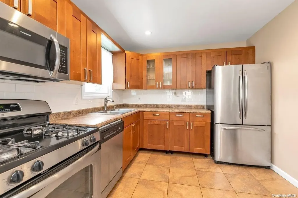 581 Miller Avenue Freeport NY 11520
