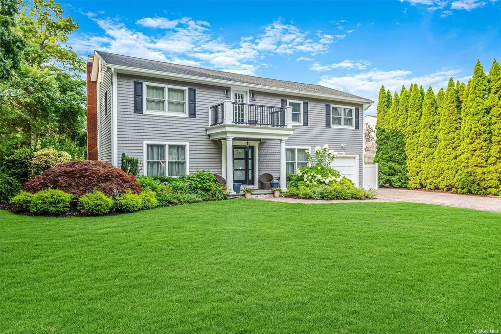 60 Middlesex Avenue Oakdale NY 11769