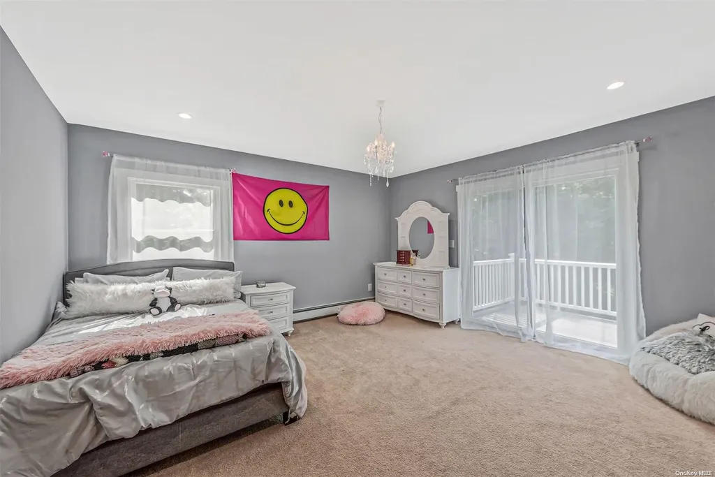 60 Middlesex Avenue Oakdale NY 11769