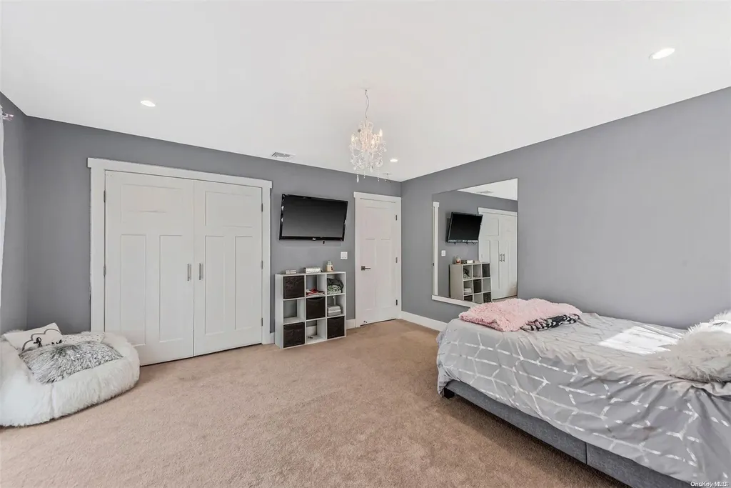 60 Middlesex Avenue Oakdale NY 11769