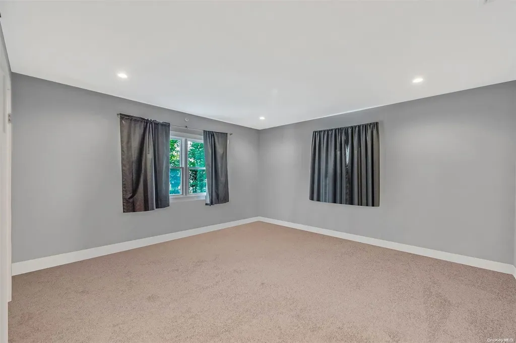 60 Middlesex Avenue Oakdale NY 11769