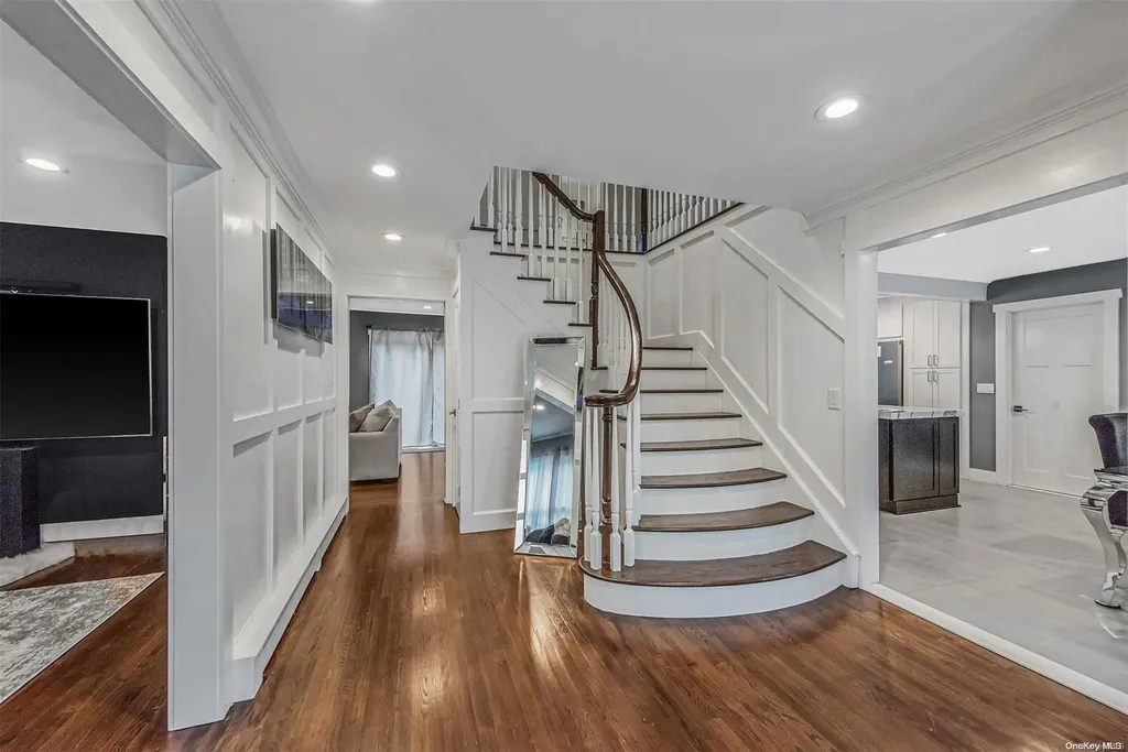 60 Middlesex Avenue Oakdale NY 11769