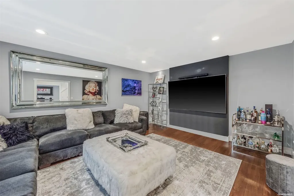 60 Middlesex Avenue Oakdale NY 11769