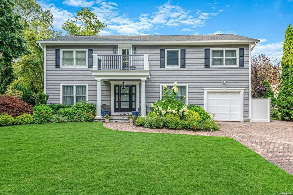 60 Middlesex Avenue Oakdale NY 11769