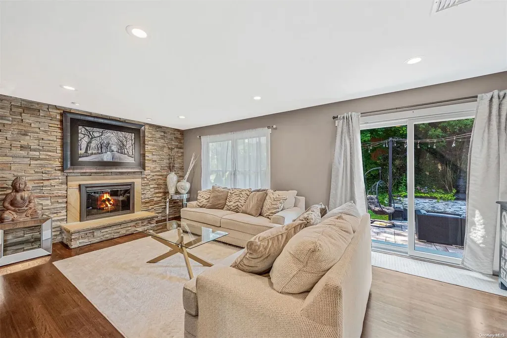 60 Middlesex Avenue Oakdale NY 11769