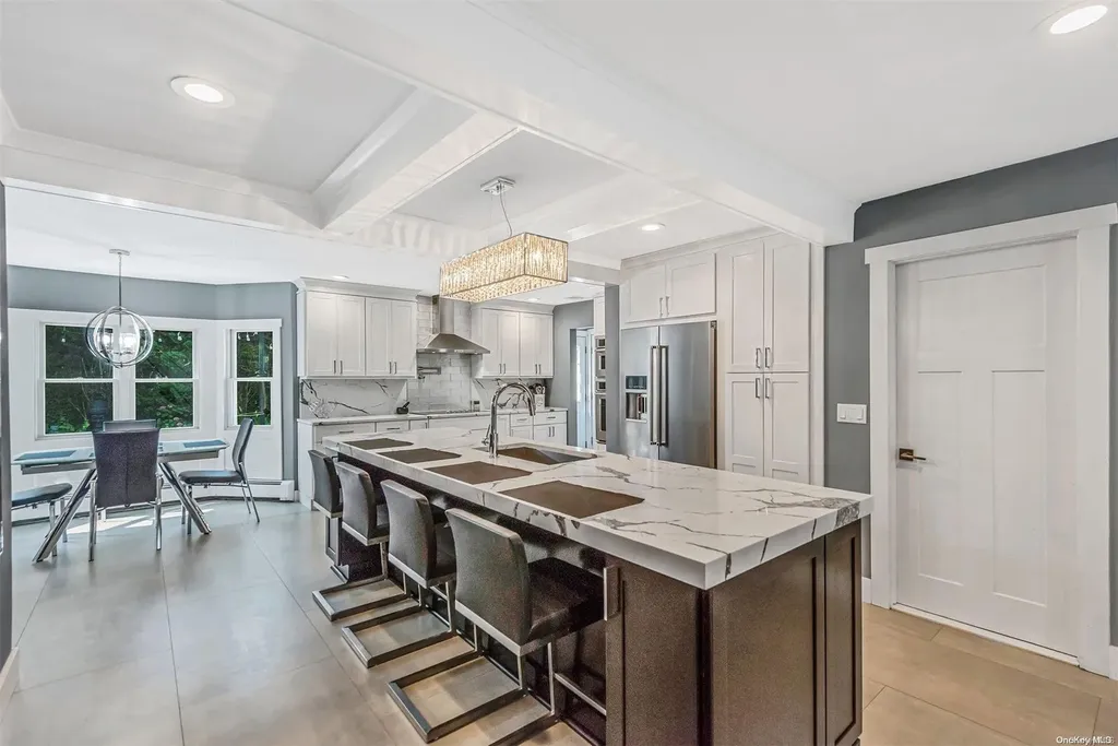 60 Middlesex Avenue Oakdale NY 11769