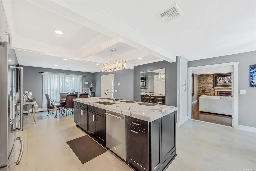 60 Middlesex Avenue Oakdale NY 11769