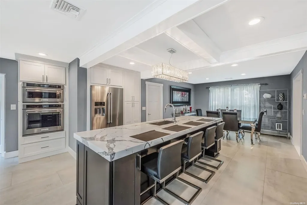 60 Middlesex Avenue Oakdale NY 11769