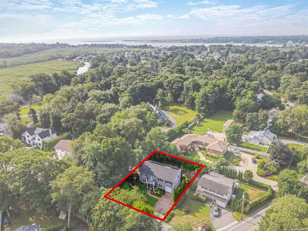 60 Middlesex Avenue Oakdale NY 11769