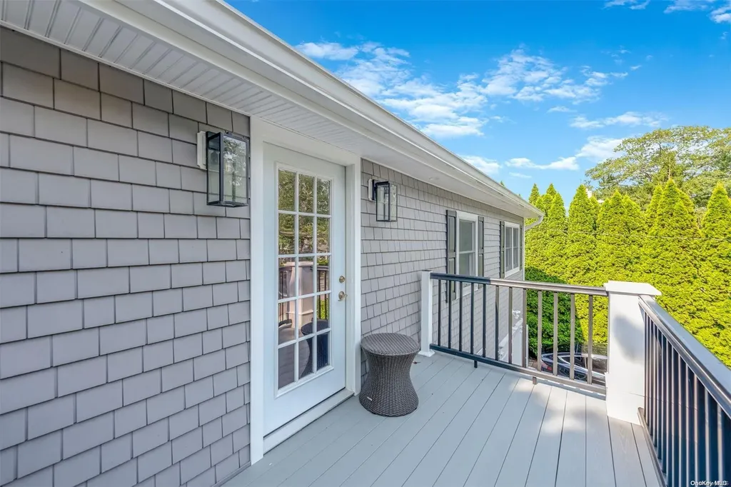 60 Middlesex Avenue Oakdale NY 11769