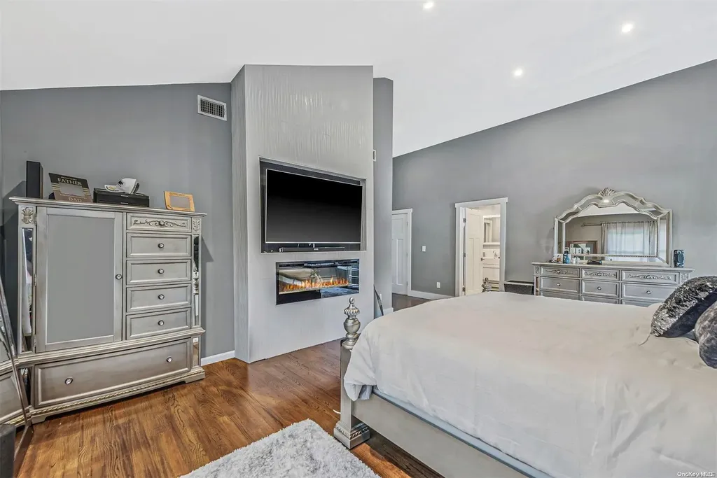 60 Middlesex Avenue Oakdale NY 11769