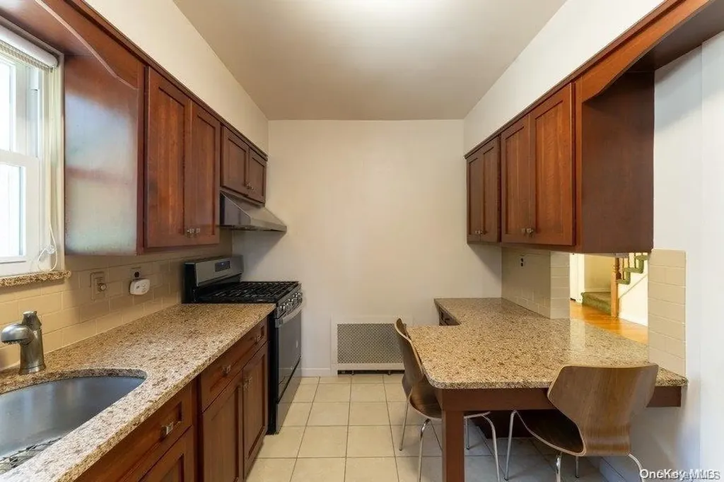 109 Devonshire Drive New Hyde Park NY 11040
