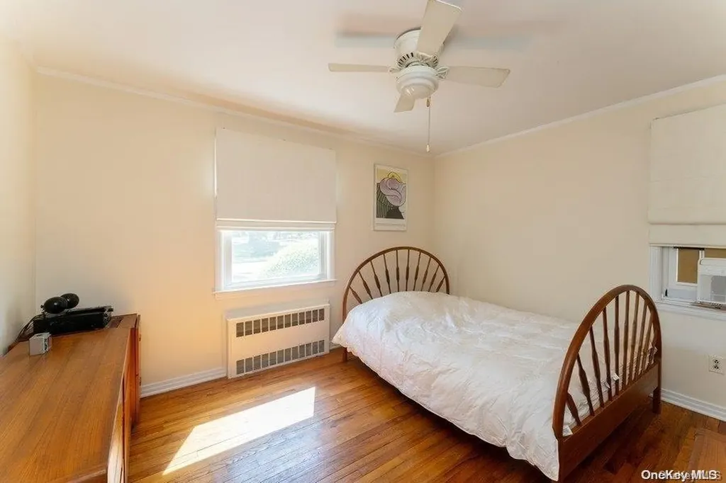 109 Devonshire Drive New Hyde Park NY 11040