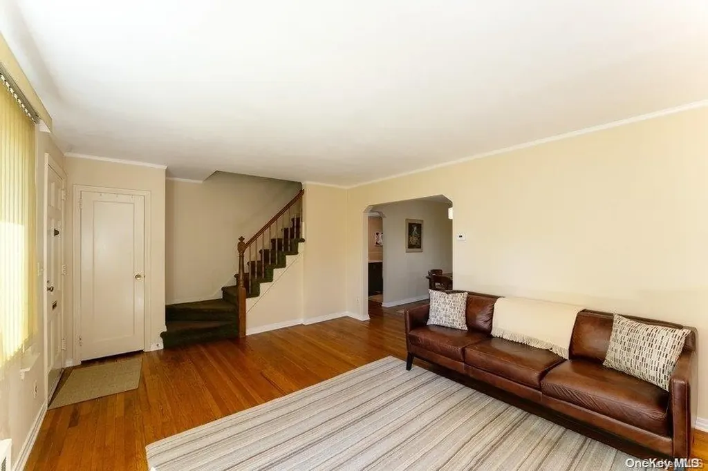 109 Devonshire Drive New Hyde Park NY 11040