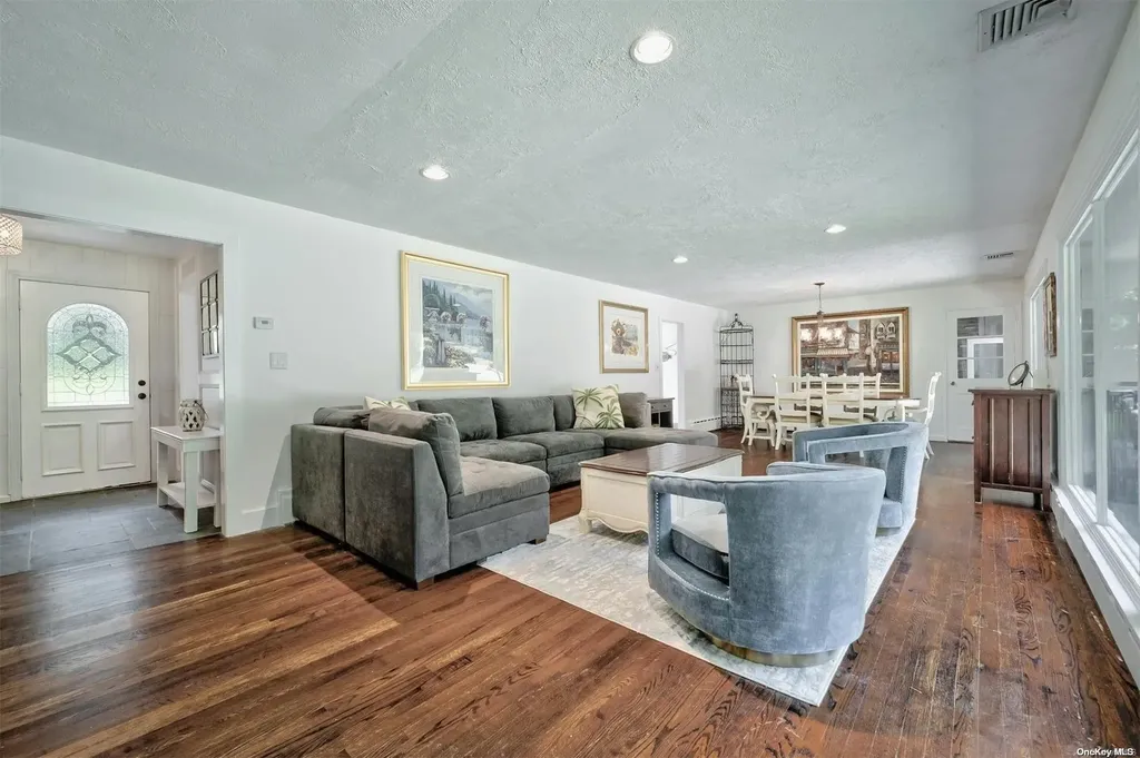 4 Meadow Lane Lloyd Harbor NY 11743