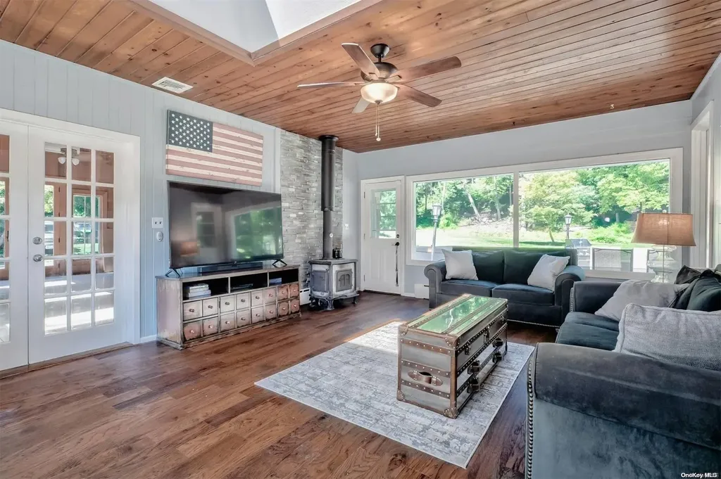 4 Meadow Lane Lloyd Harbor NY 11743