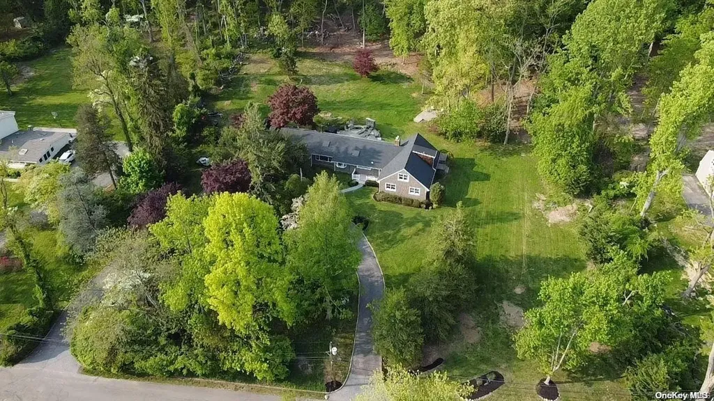 4 Meadow Lane Lloyd Harbor NY 11743