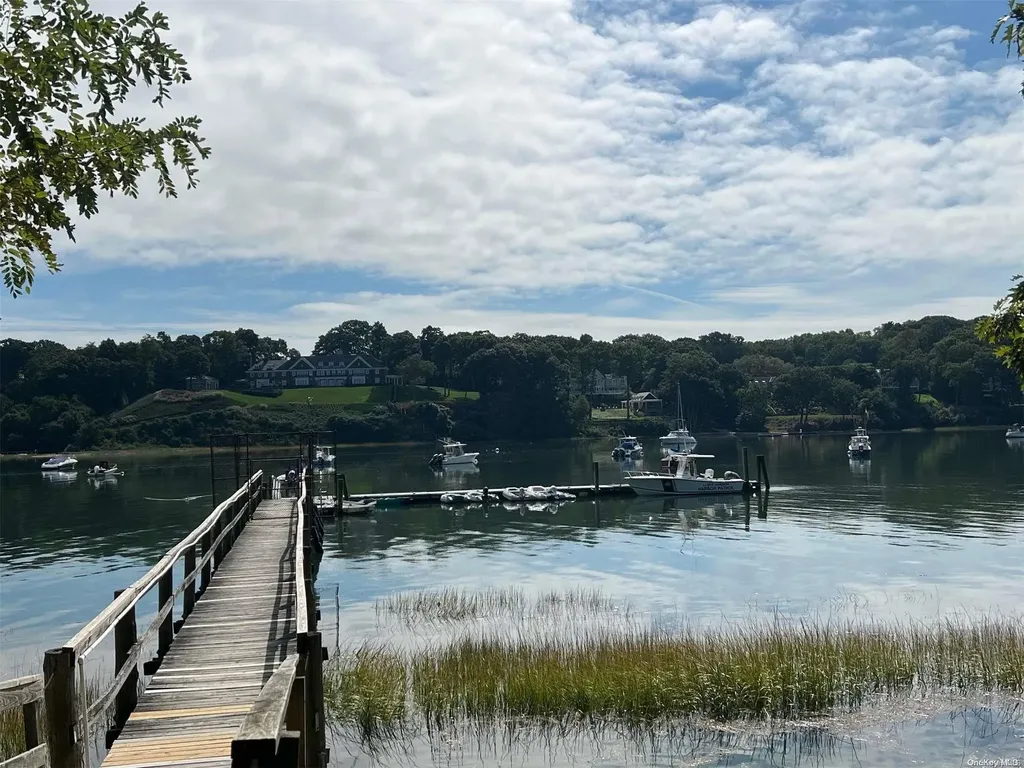 4 Meadow Lane Lloyd Harbor NY 11743
